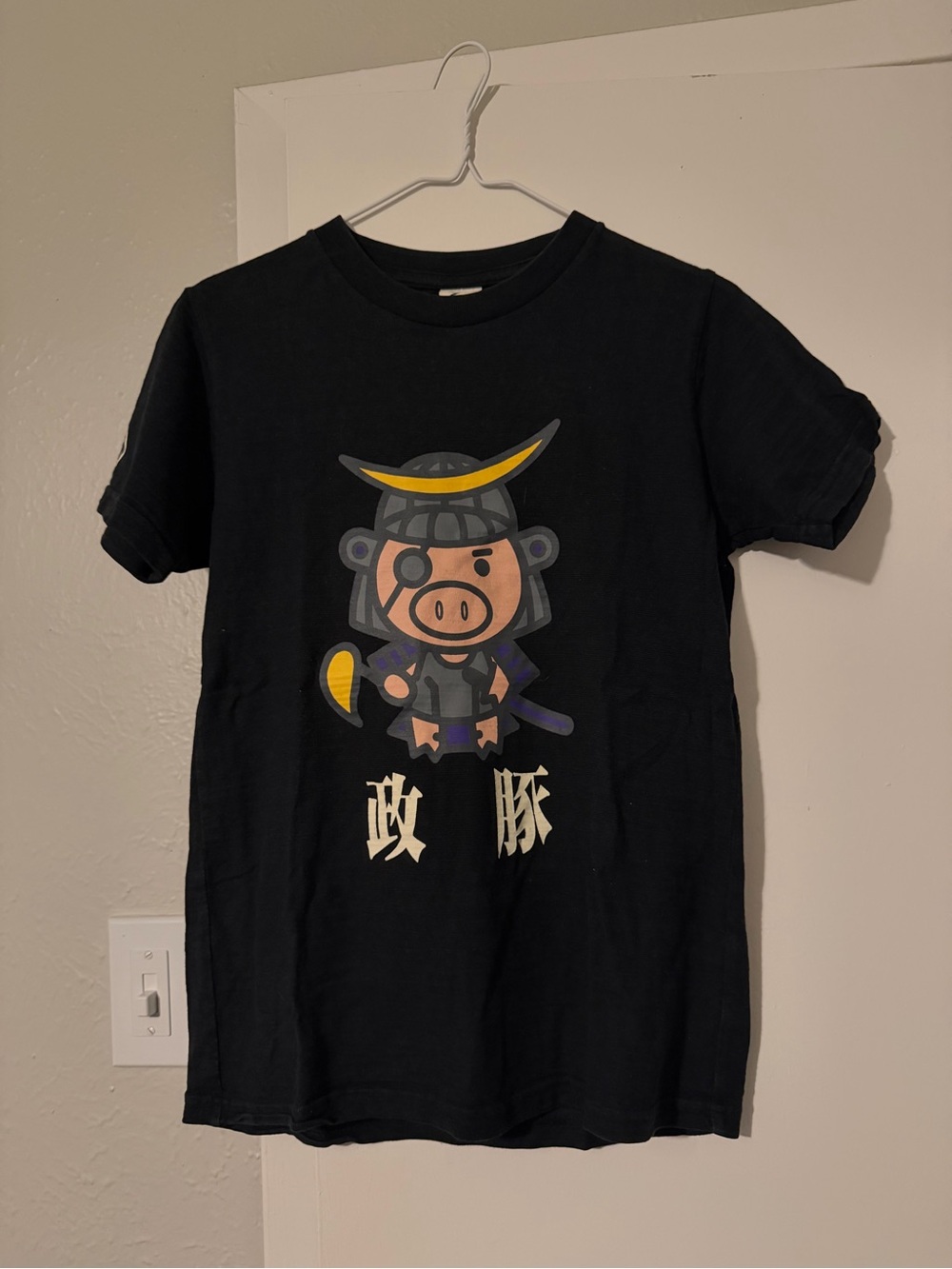 Japanese T-shirt Black Men’s Graphic Tee with Samurai Pig Print